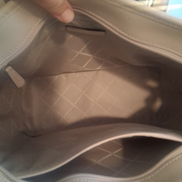 Michael Kors Beige Blush Jet Set Tote Bag - Picture 11 of 14